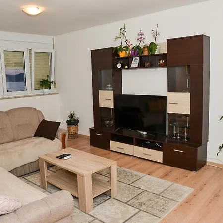 Buki One Bedroom With Balcony And Sea View Apartmán *